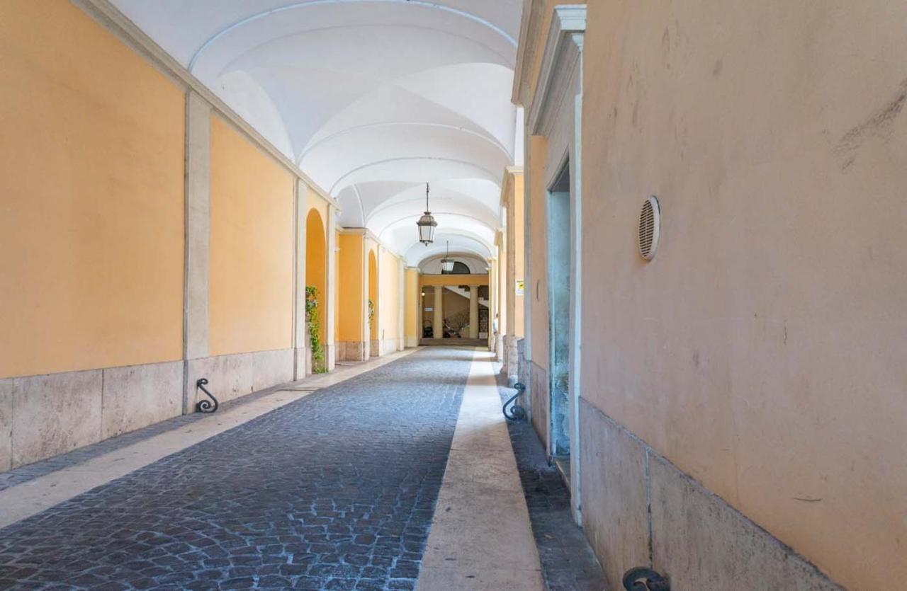 Piazza Venezia Charming & Bright Apartment Рим Экстерьер фото